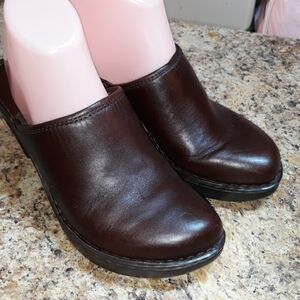 Born 8 brown heeled mules clogs nursing office
